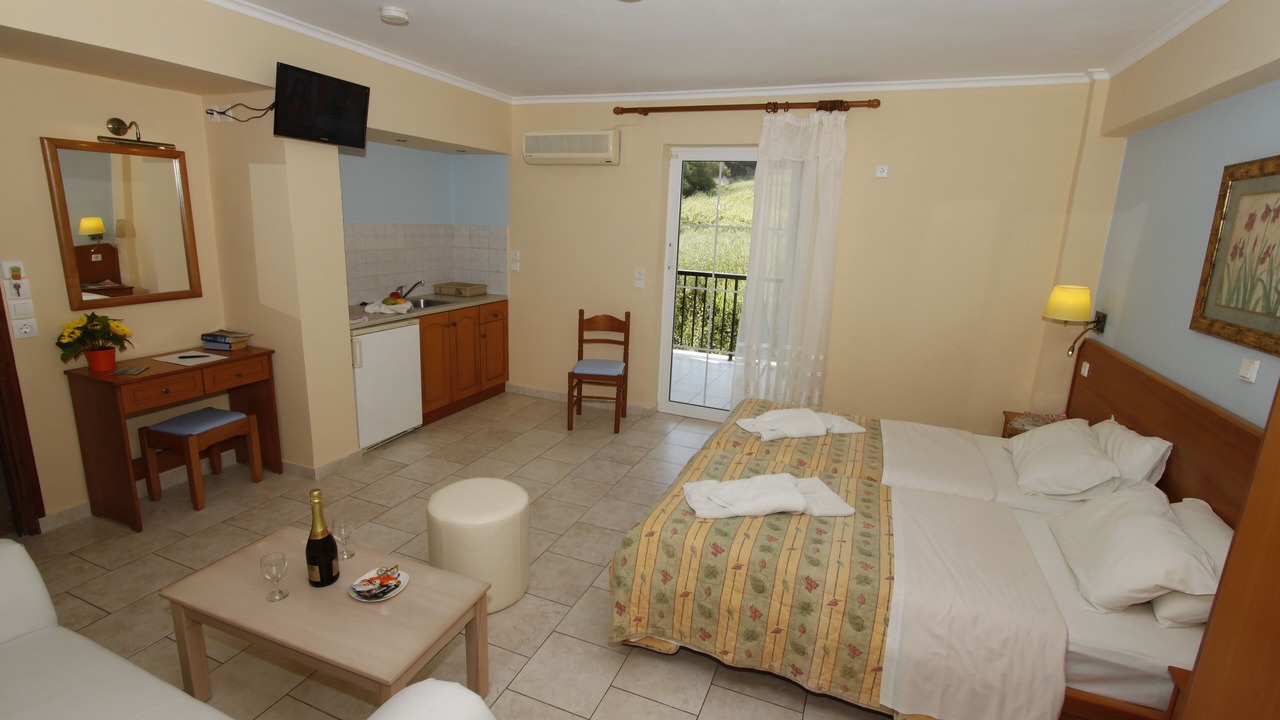 Photo of Livingroom in Agios Stefanos Avliotes