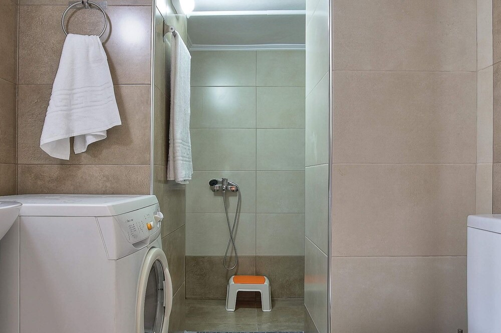 Photo of Bathroom in Elos