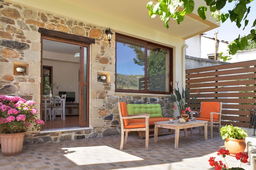 Photo of Patio Balcony in Elos