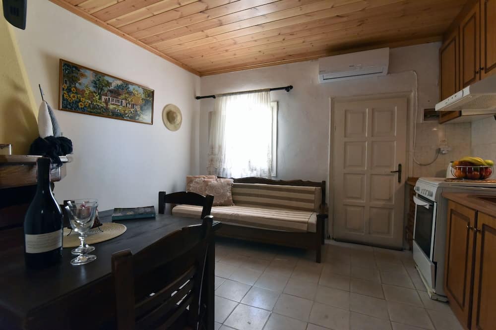 Photo of Livingroom in Antipernoi