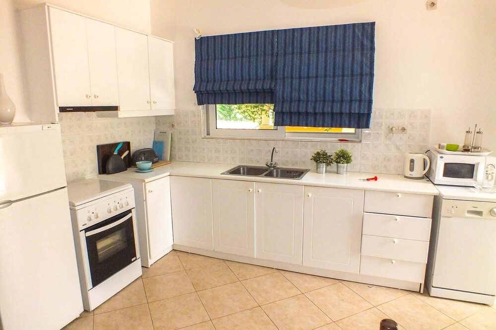 Photo of Kitchen in Neromilos