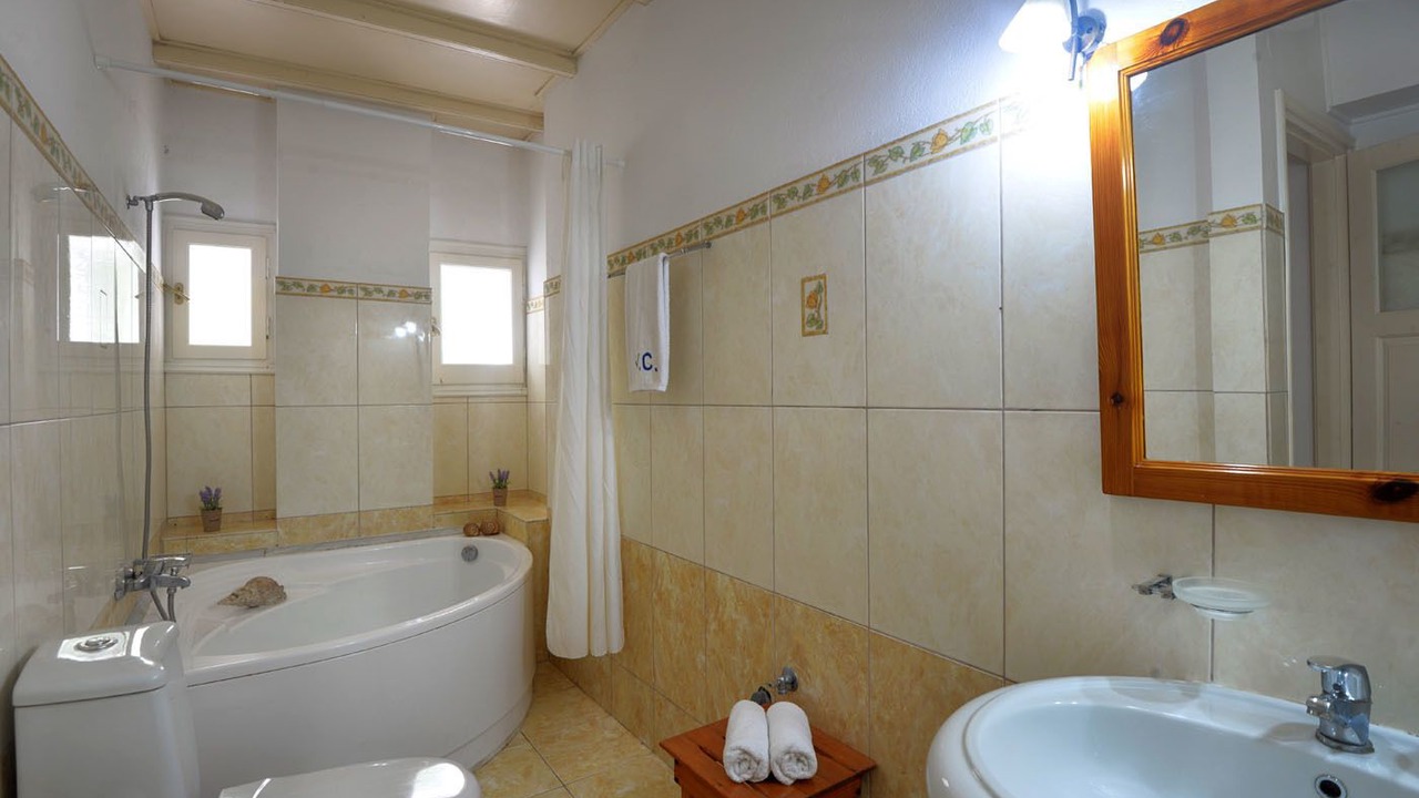 Photo of Bathroom in Ipsos