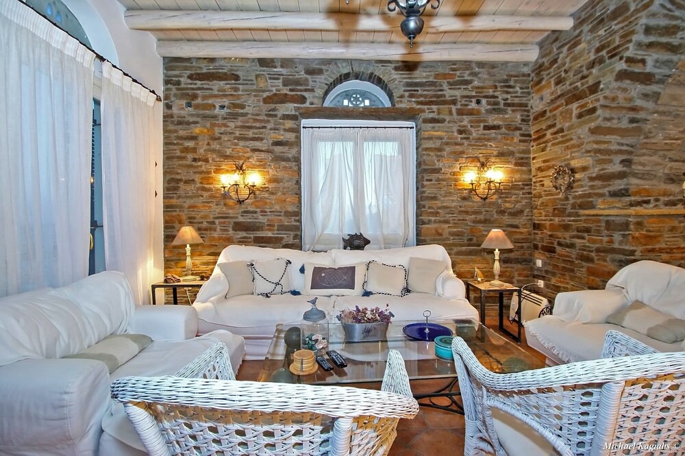 Photo of Livingroom in Ydrousa
