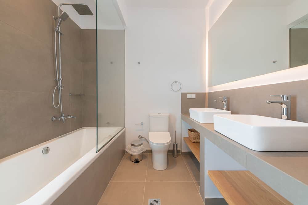 Photo of Bathroom in Pentati