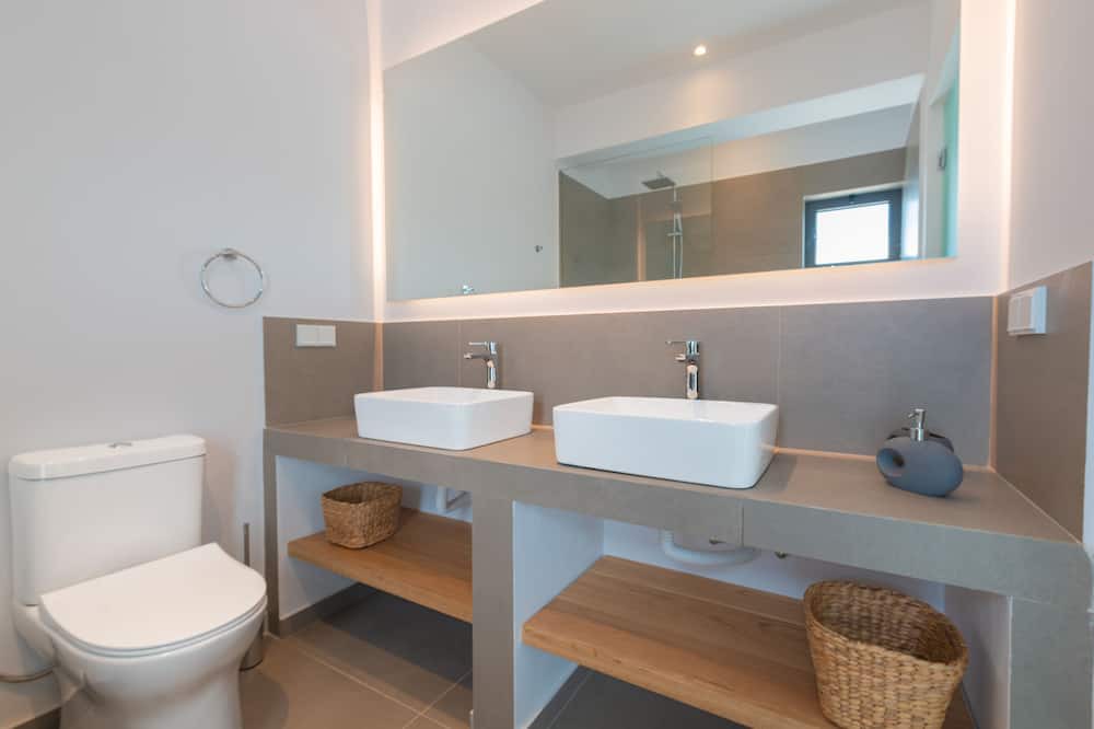 Photo of Bathroom in Pentati