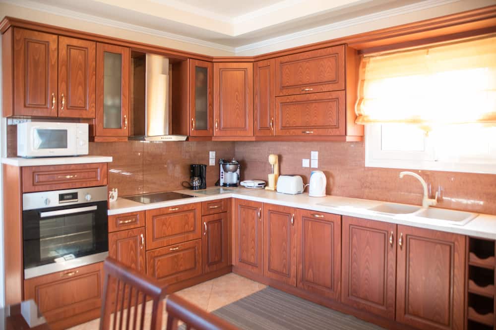 Photo of Kitchen in Agios Stefanos Avliotes
