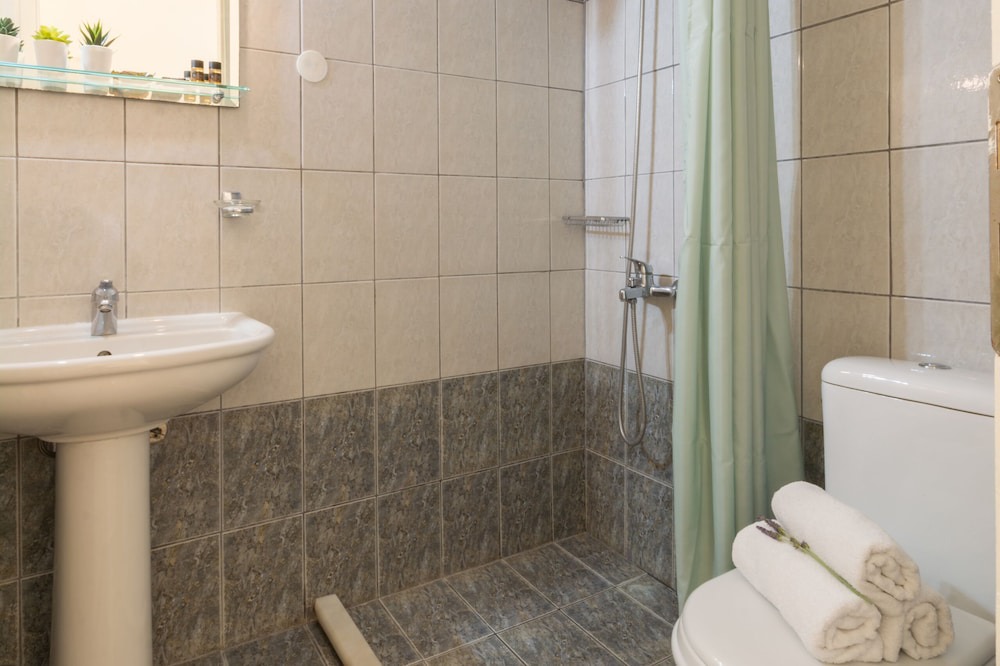 Photo of Bathroom in Petriti
