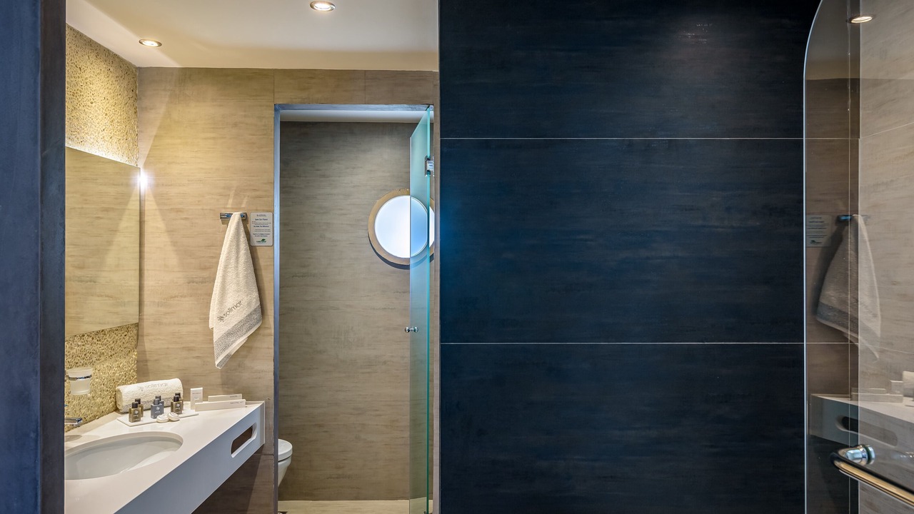 Photo of Bathroom in Pyrgos Psilonerou