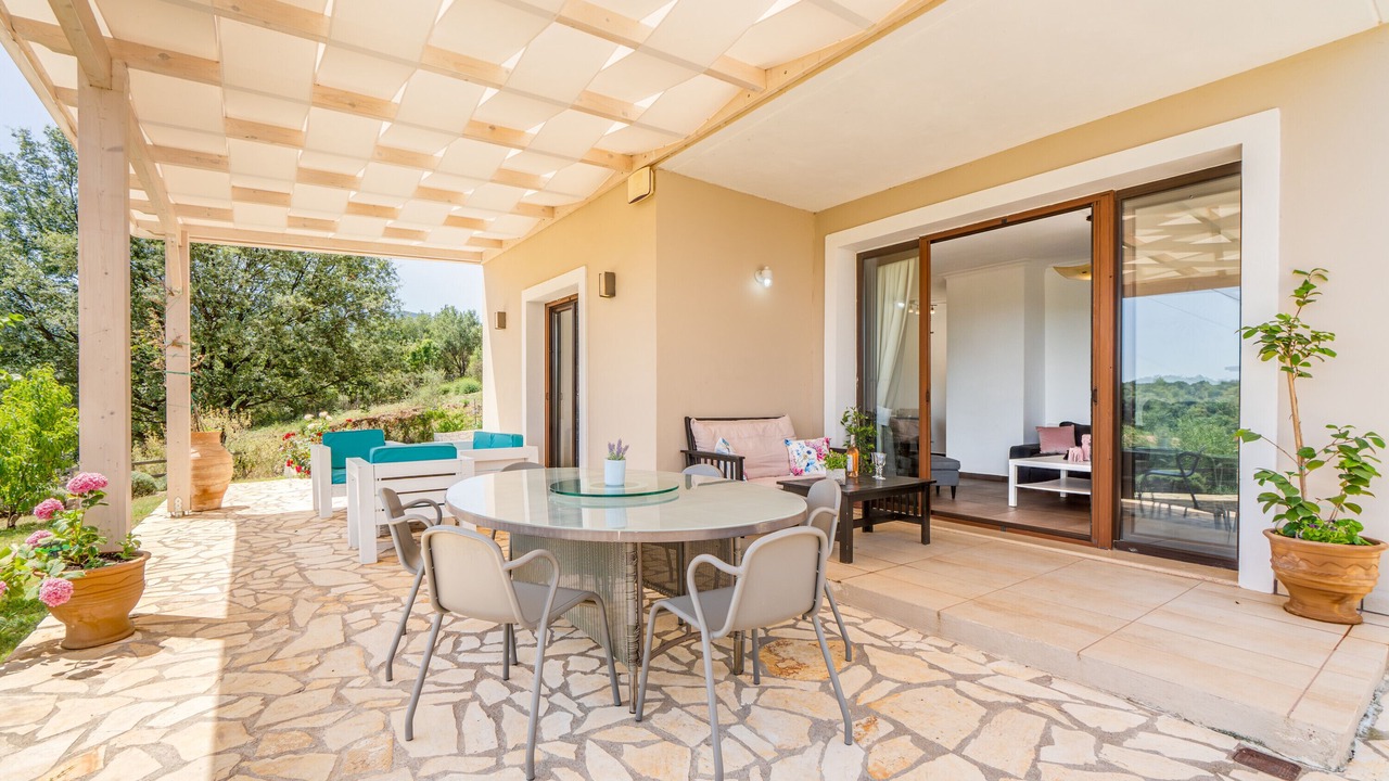 Photo of Outdoor in Peroulion