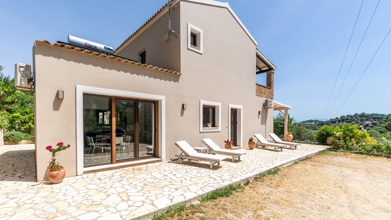 Photo of Outdoor in Peroulion