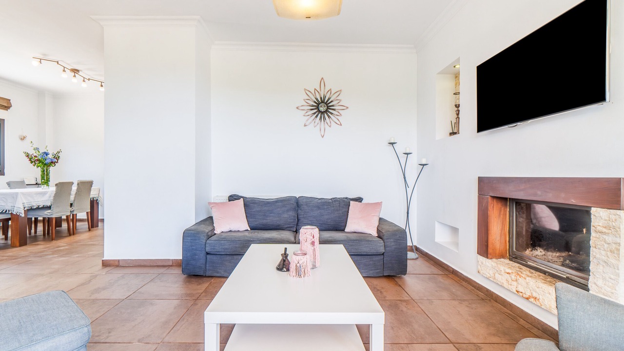 Photo of Livingroom in Peroulion