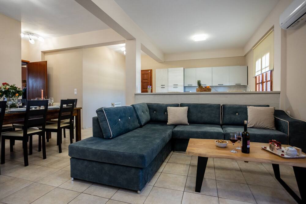 Photo of Livingroom in Esperion