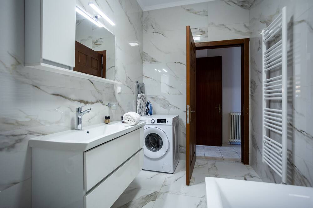 Photo of Bathroom in Esperion