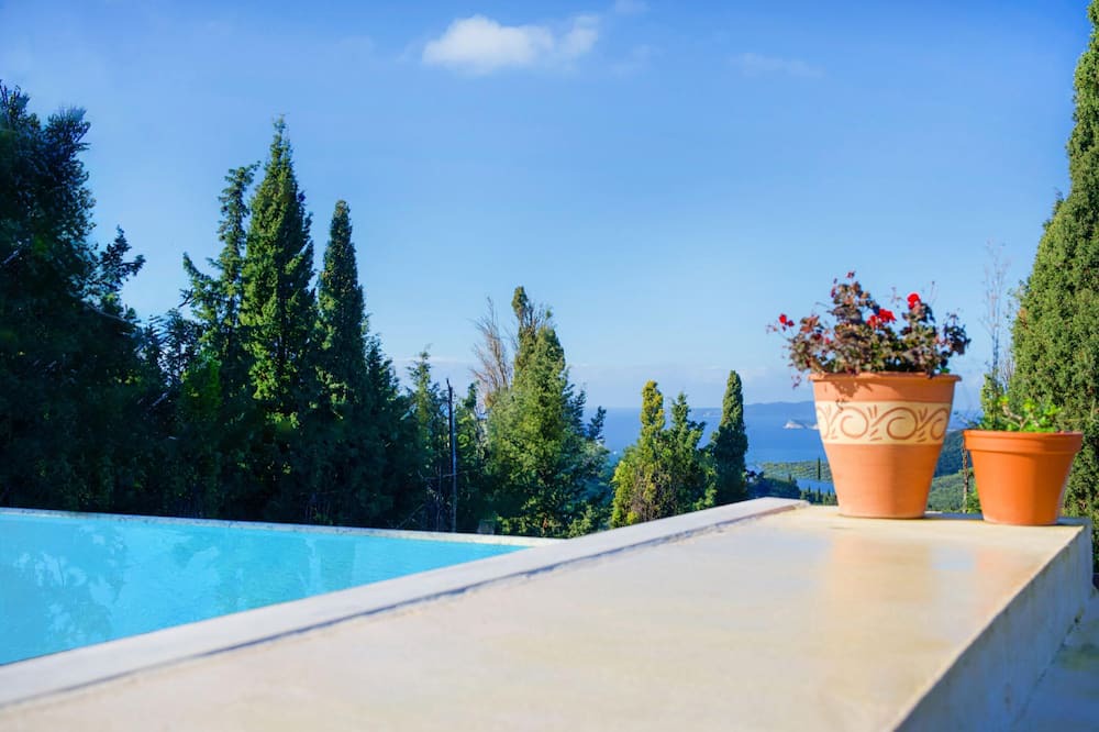 Photo of Outdoor in Magoulades
