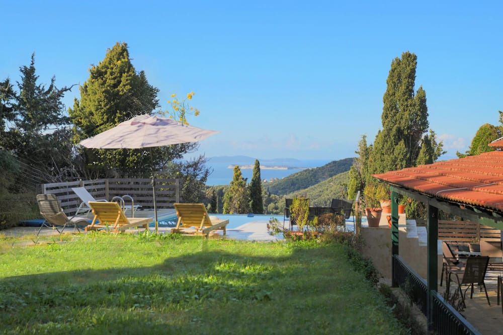Photo of Outdoor in Magoulades