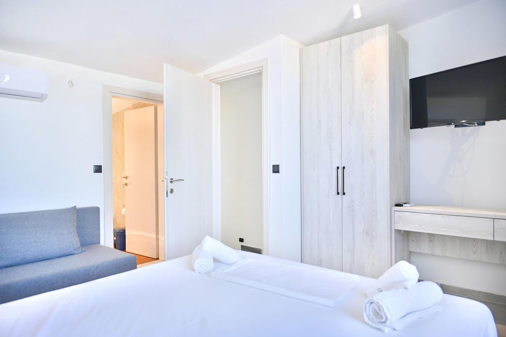 Photo of Bedroom in Polichrono