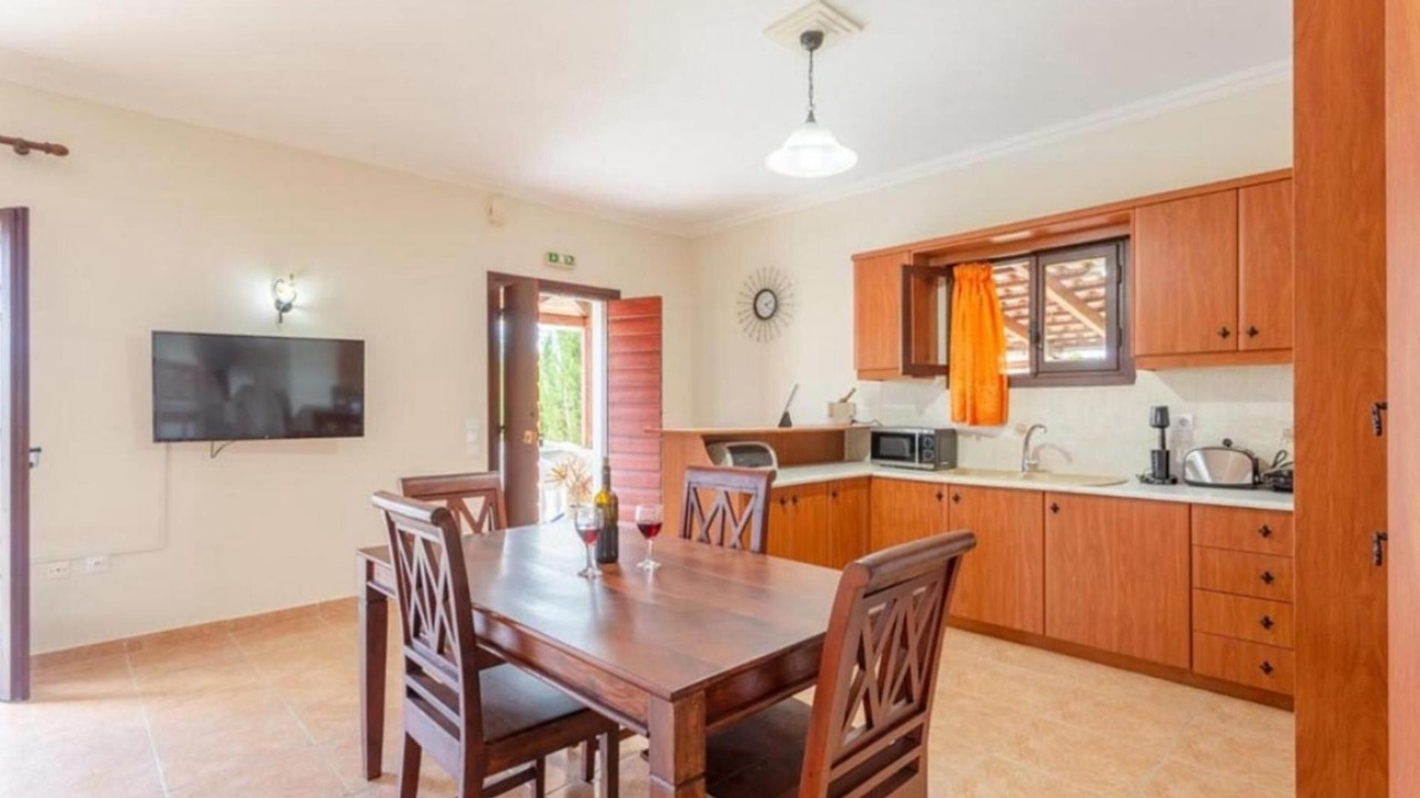 Photo of Kitchen in Neromilos