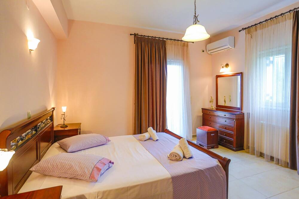 Photo of Bedroom in Sfakera
