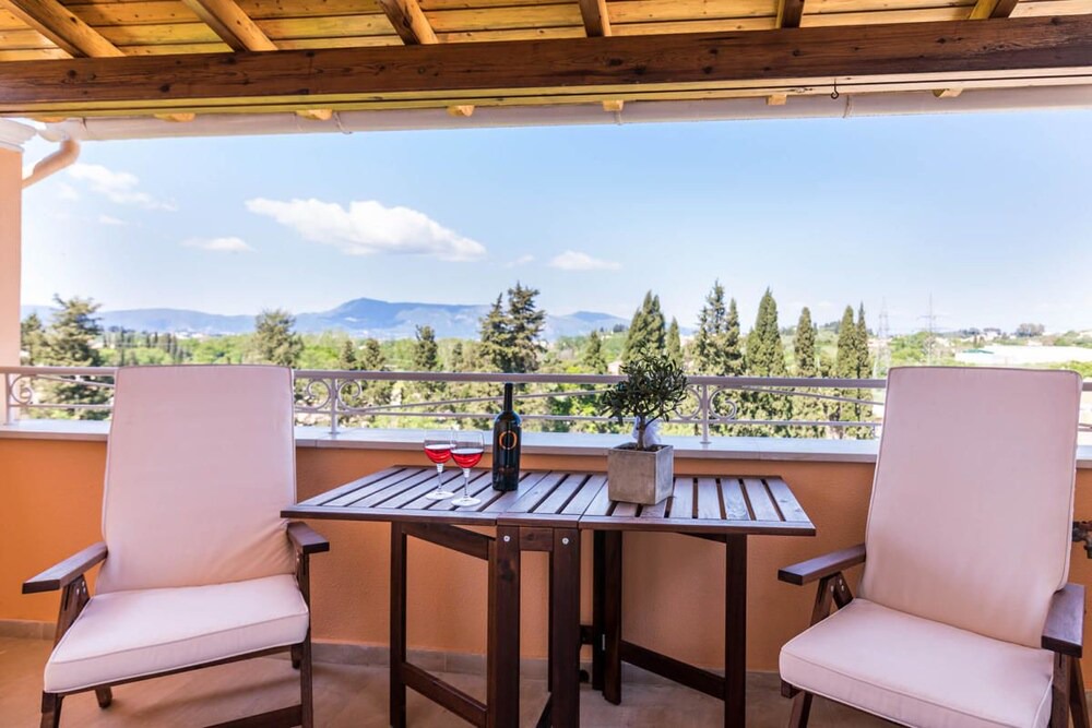 Photo of Patio Balcony in Alepou