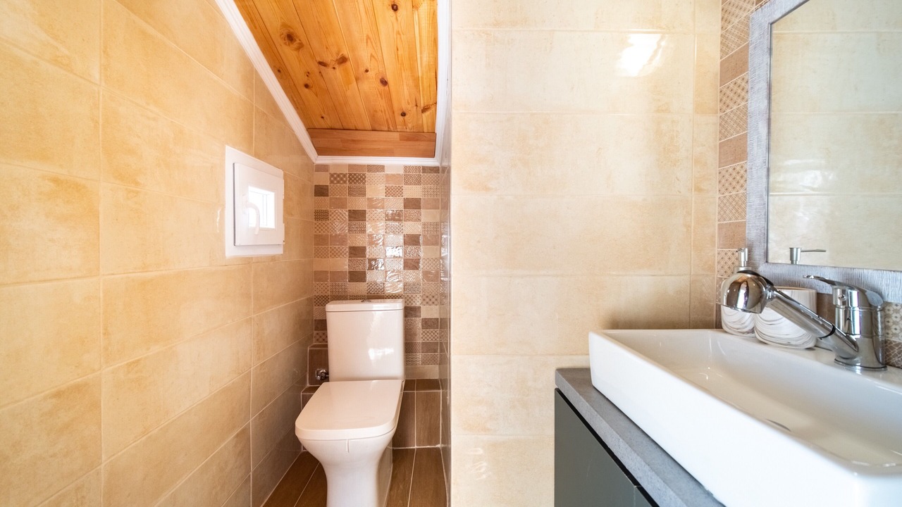 Photo of Bathroom in Chlomos