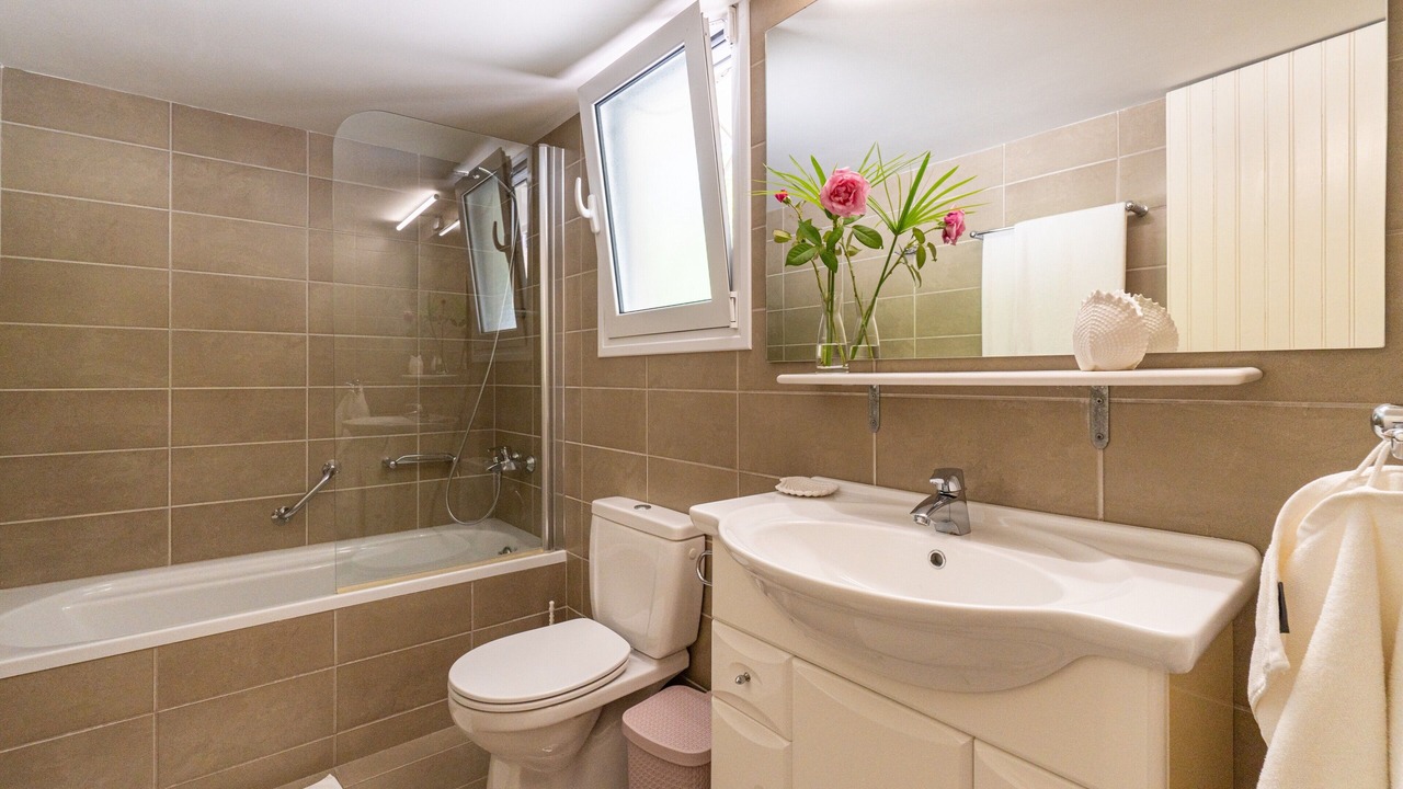 Photo of Bathroom in Pirgi