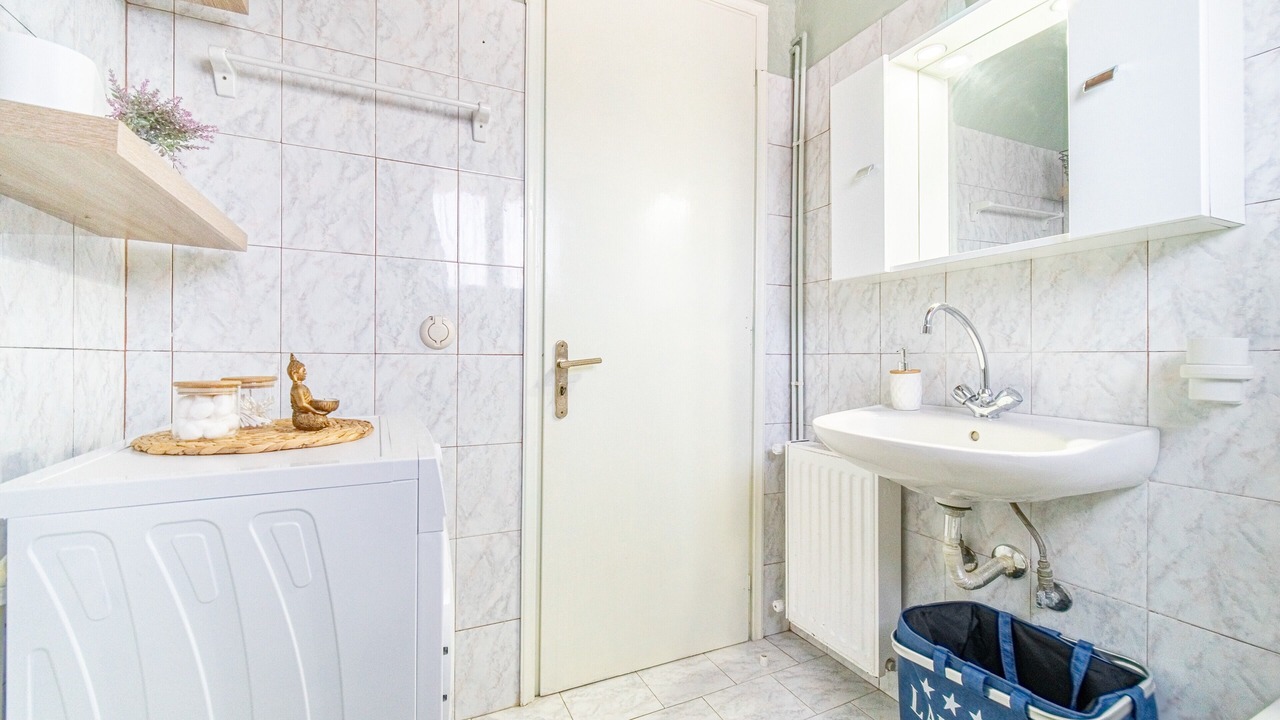 Photo of Bathroom in Parelia