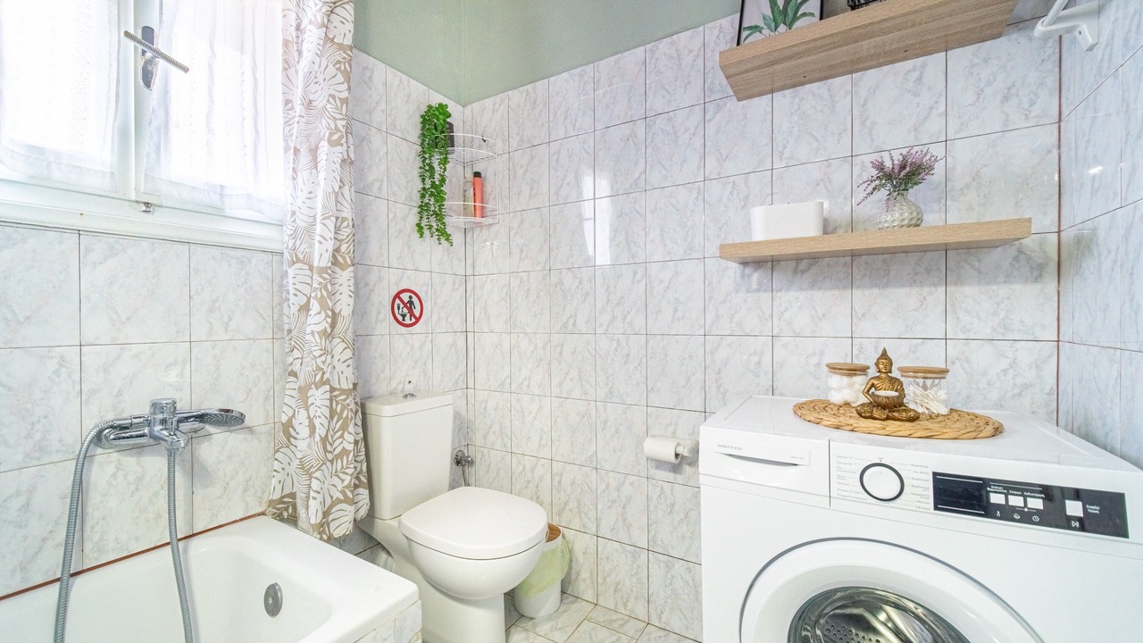 Photo of Bathroom in Parelia