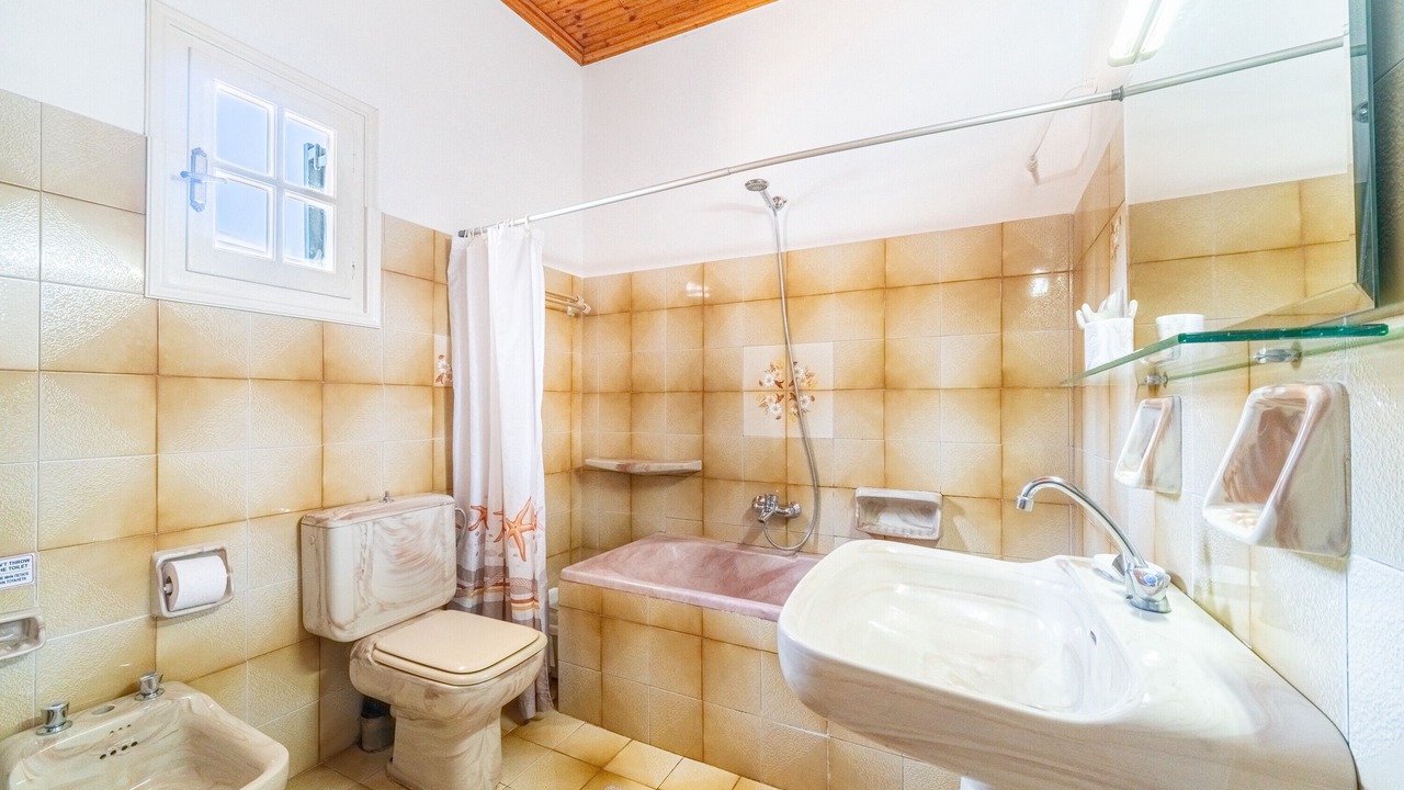 Photo of Bathroom in Agios Spyridon Corfu