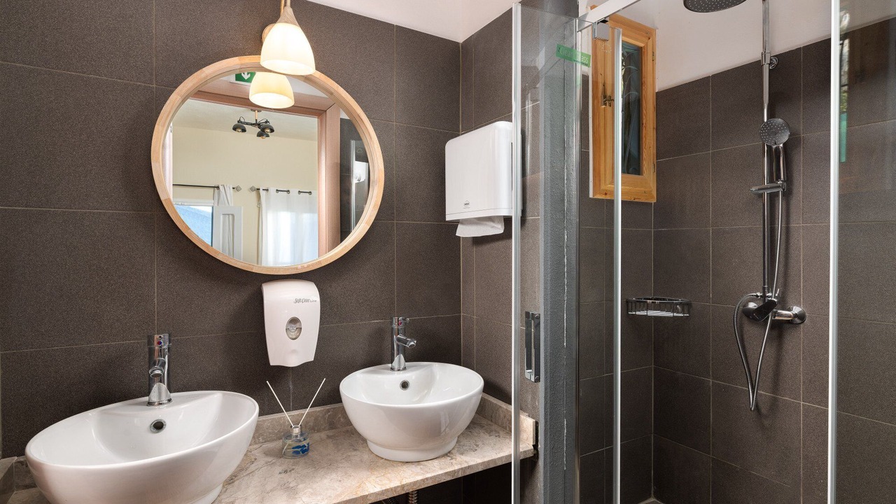 Photo of Bathroom in Pedi