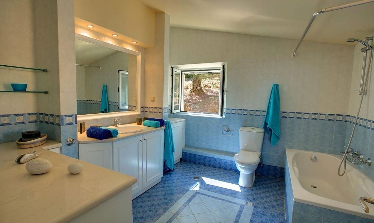 Photo of Bathroom in Vatos