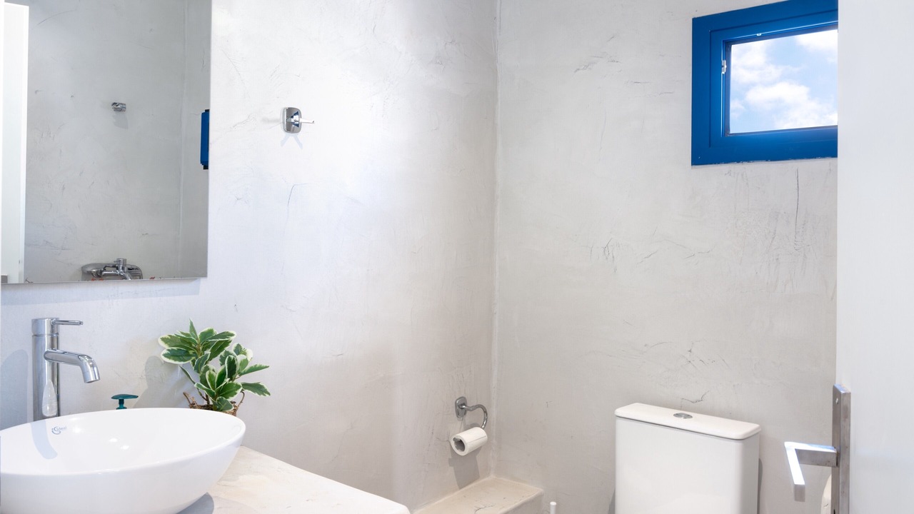 Photo of Bathroom in Perissa