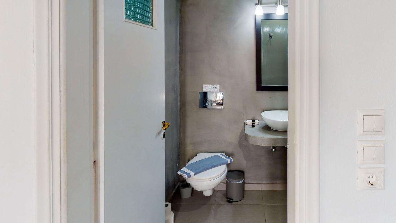 Photo of Bathroom in Fira