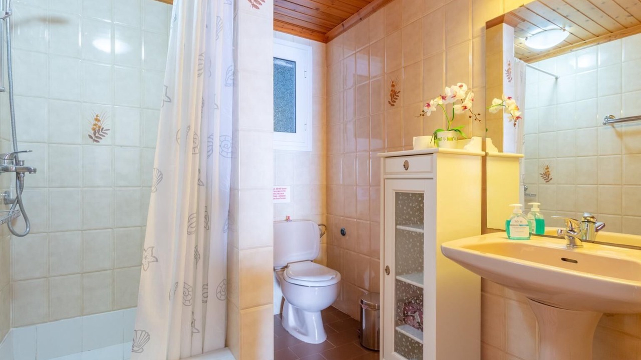 Photo of Bathroom in Gimari