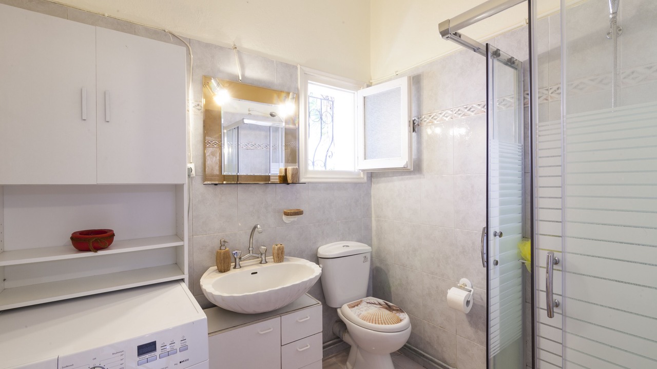 Photo of Bathroom in Pirgi