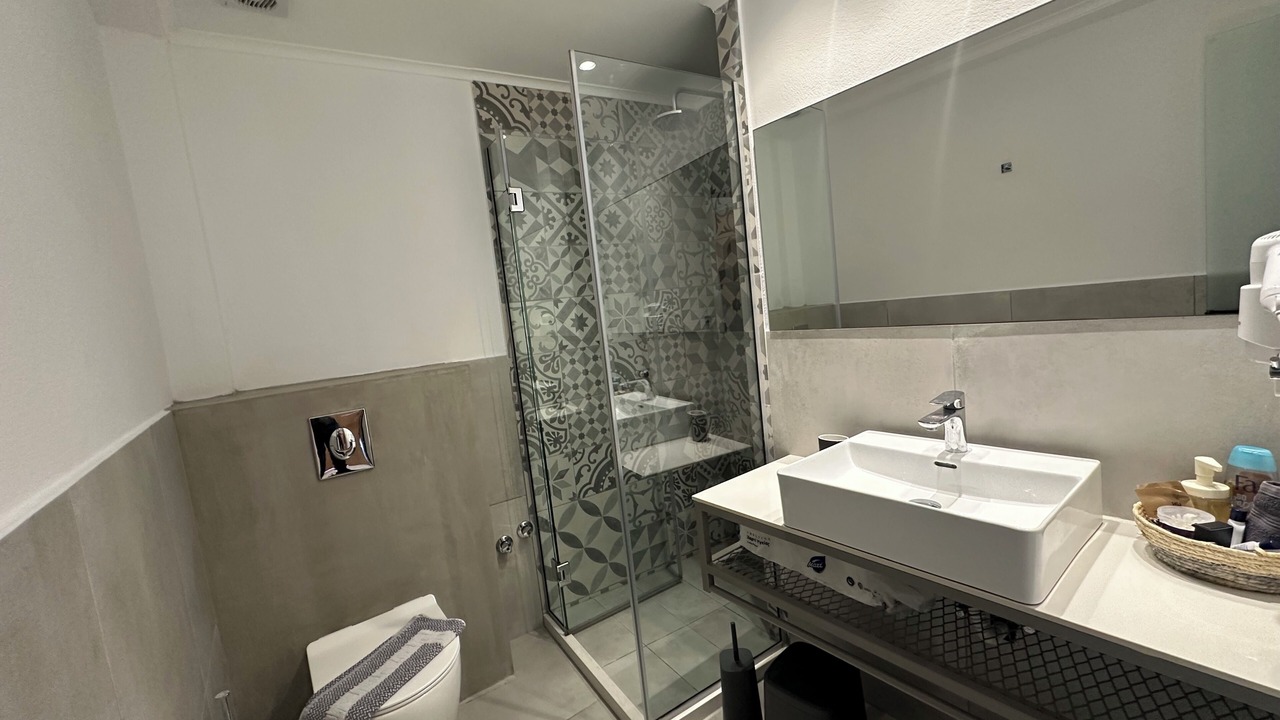 Photo of Bathroom in Gouvai
