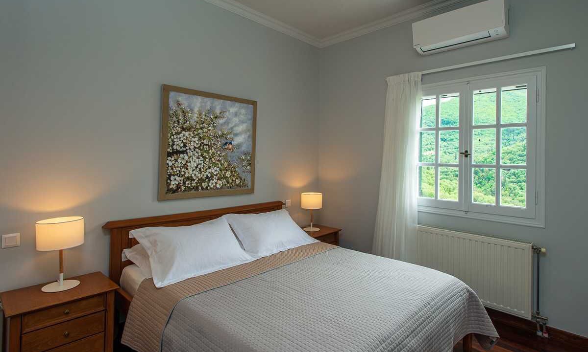 Photo of Bedroom in Peroulion