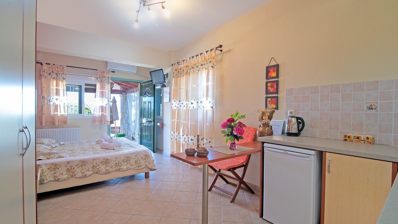 Photo of Bedroom in Messonghi