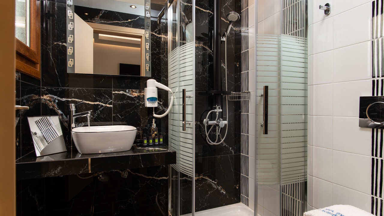 Photo of Bathroom in Adamas