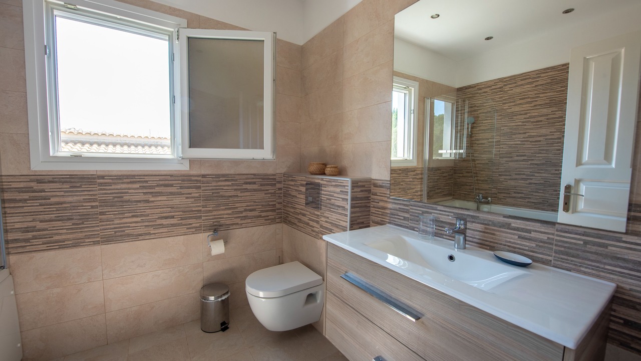 Photo of Bathroom in Agios Georgios Pagon