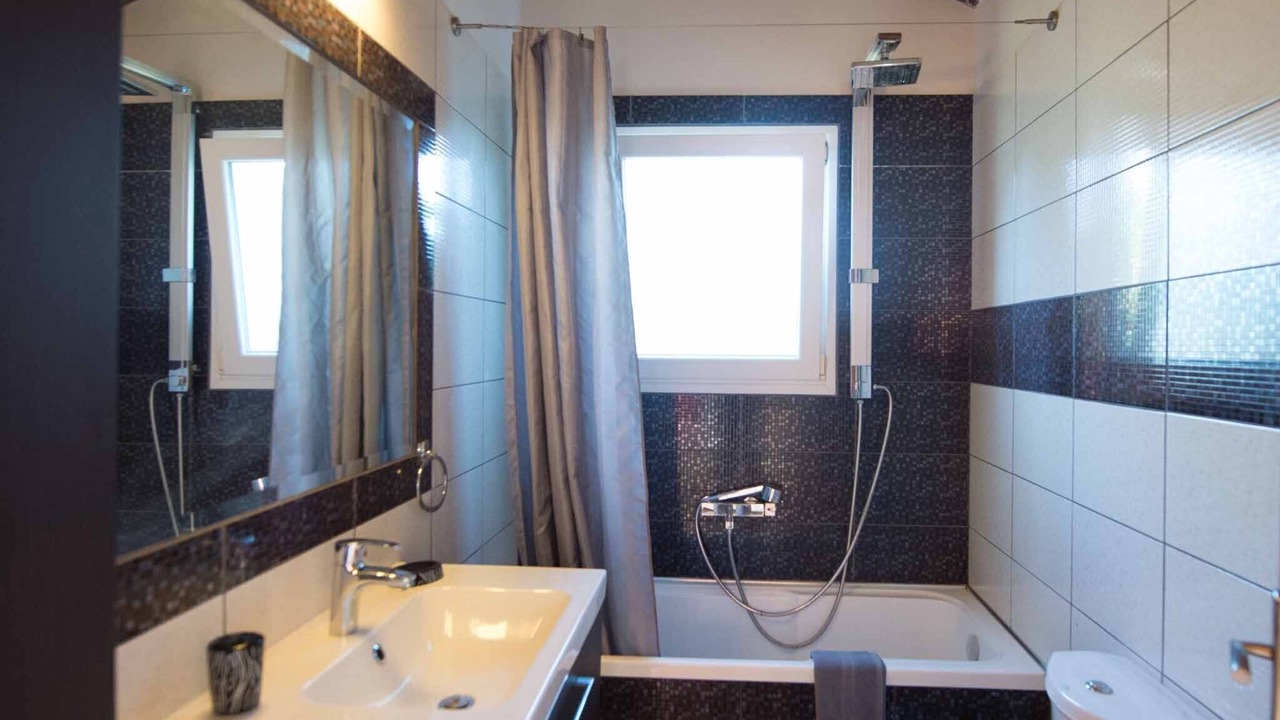 Photo of Bathroom in Peroulion