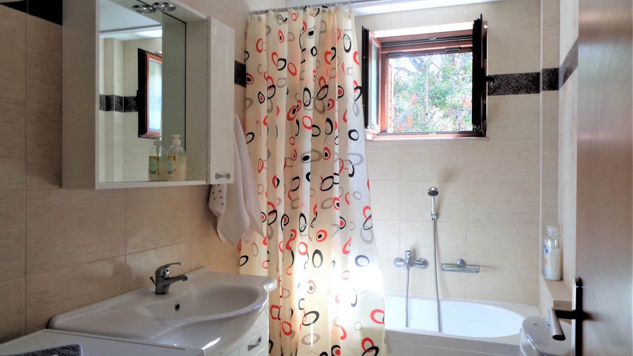 Photo of Bathroom in Diasella