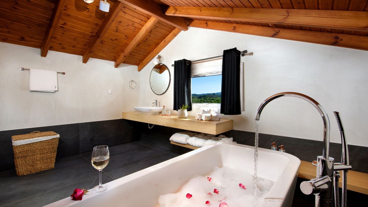 Photo of Bathroom in Petriti
