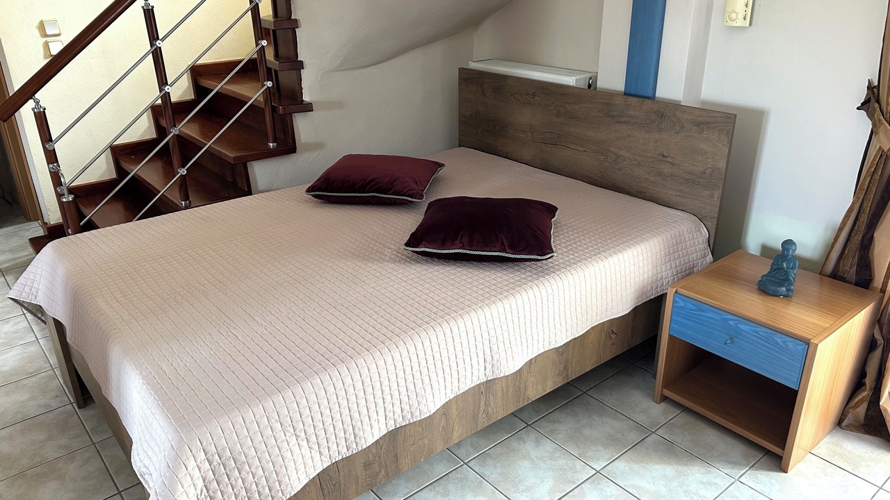 Photo of Bedroom in Ipsos