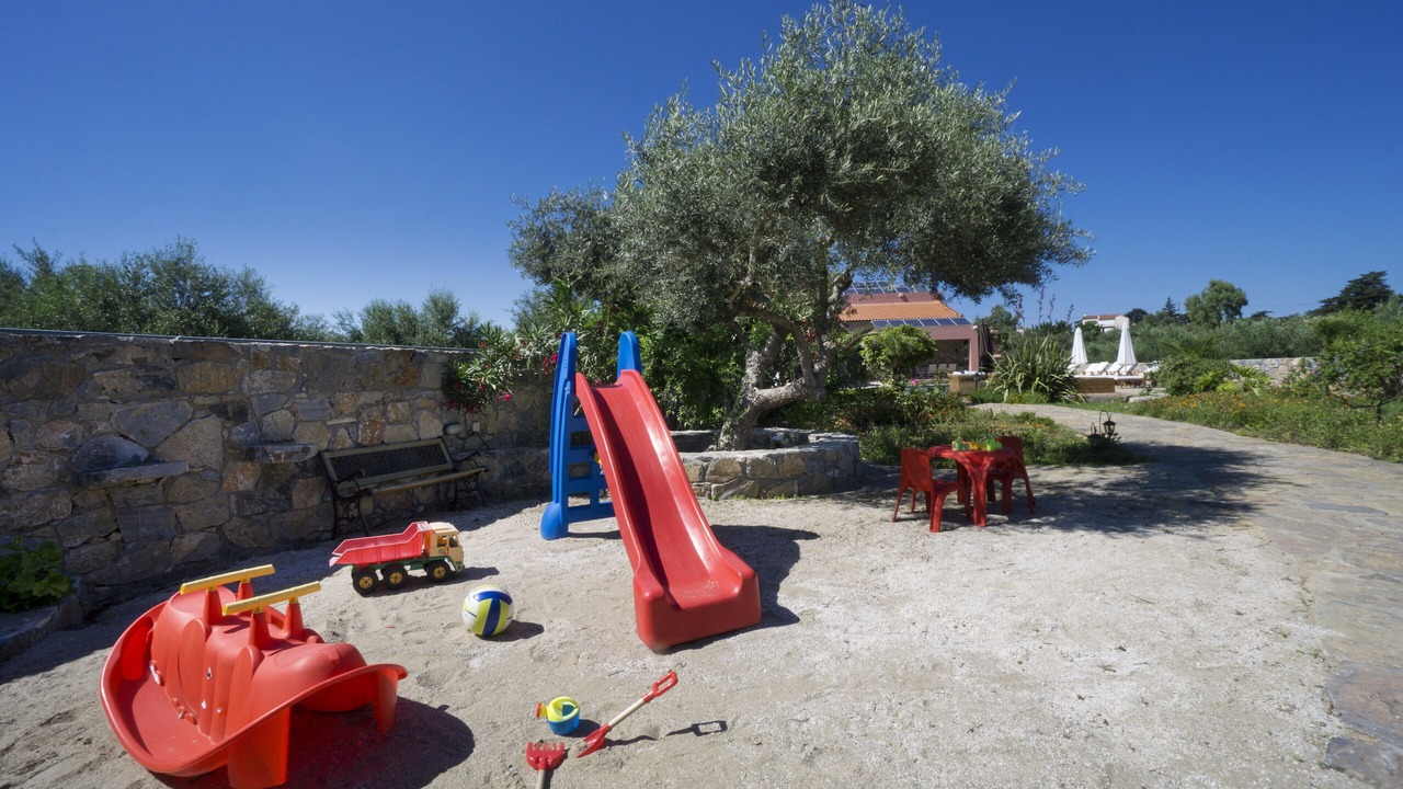 Photo of Others in Litsarda