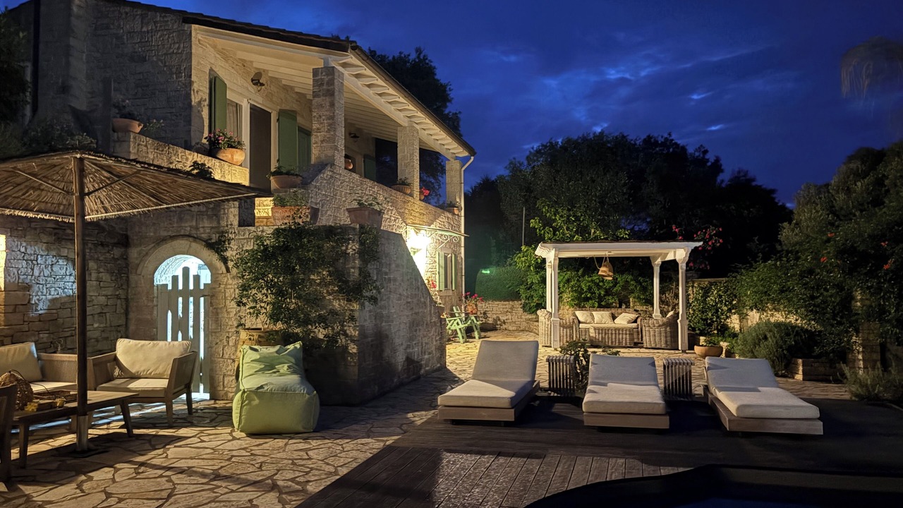 Photo of Patio Balcony in Kourteika