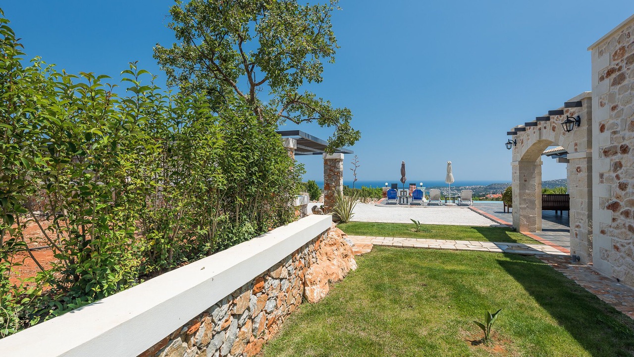 Photo of Patio Balcony in Douliana