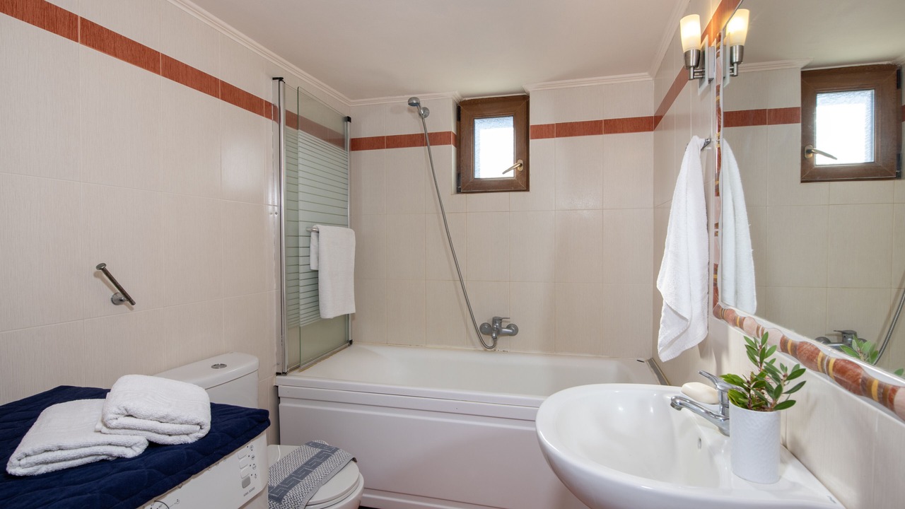 Photo of Bathroom in Houdetsi