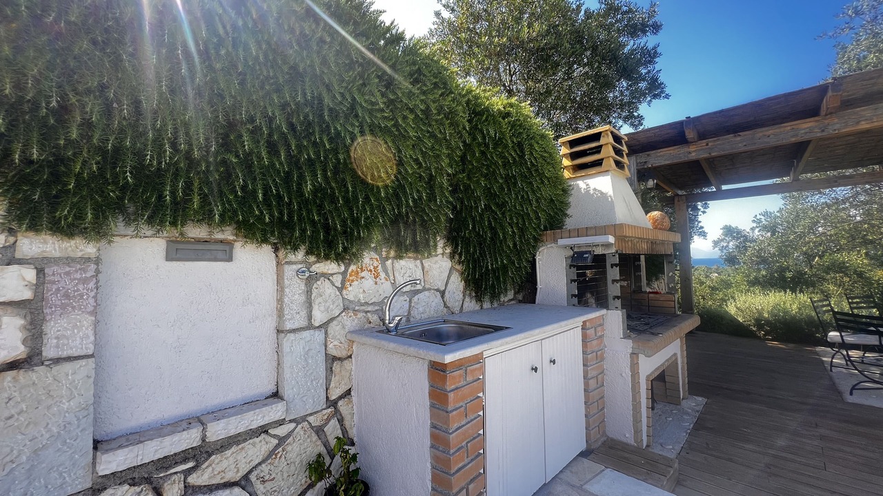 Photo of Outdoor in Petaleia