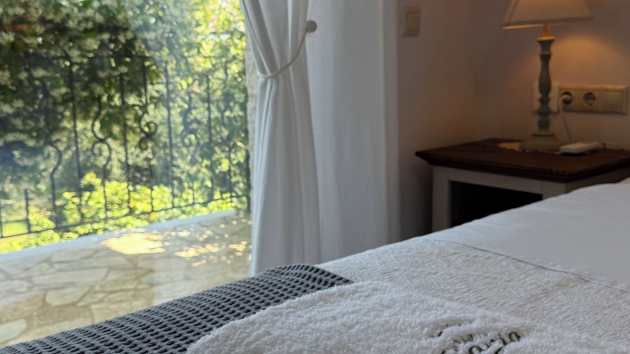 Photo of Bedroom in Petaleia