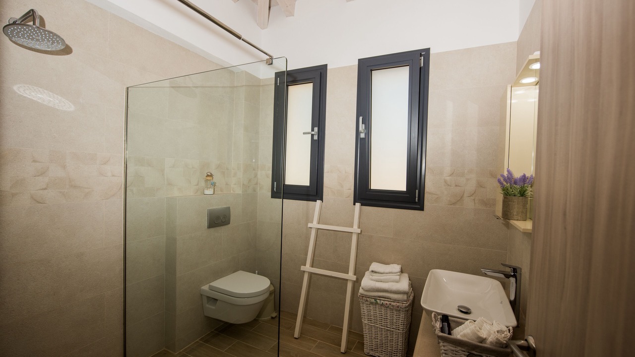 Photo of Bathroom in Petaleia